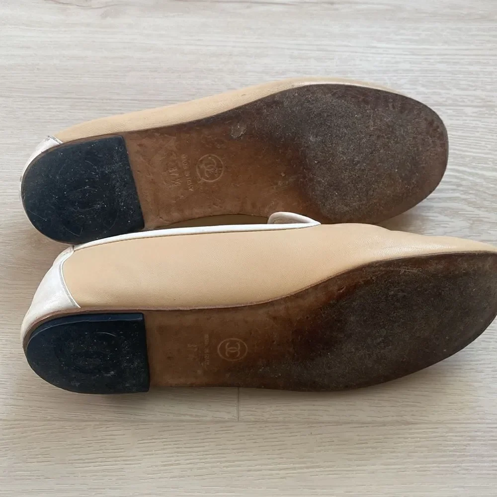 Chanel 2016 Beige/White Leather CC Smoking Loafers size 37.5